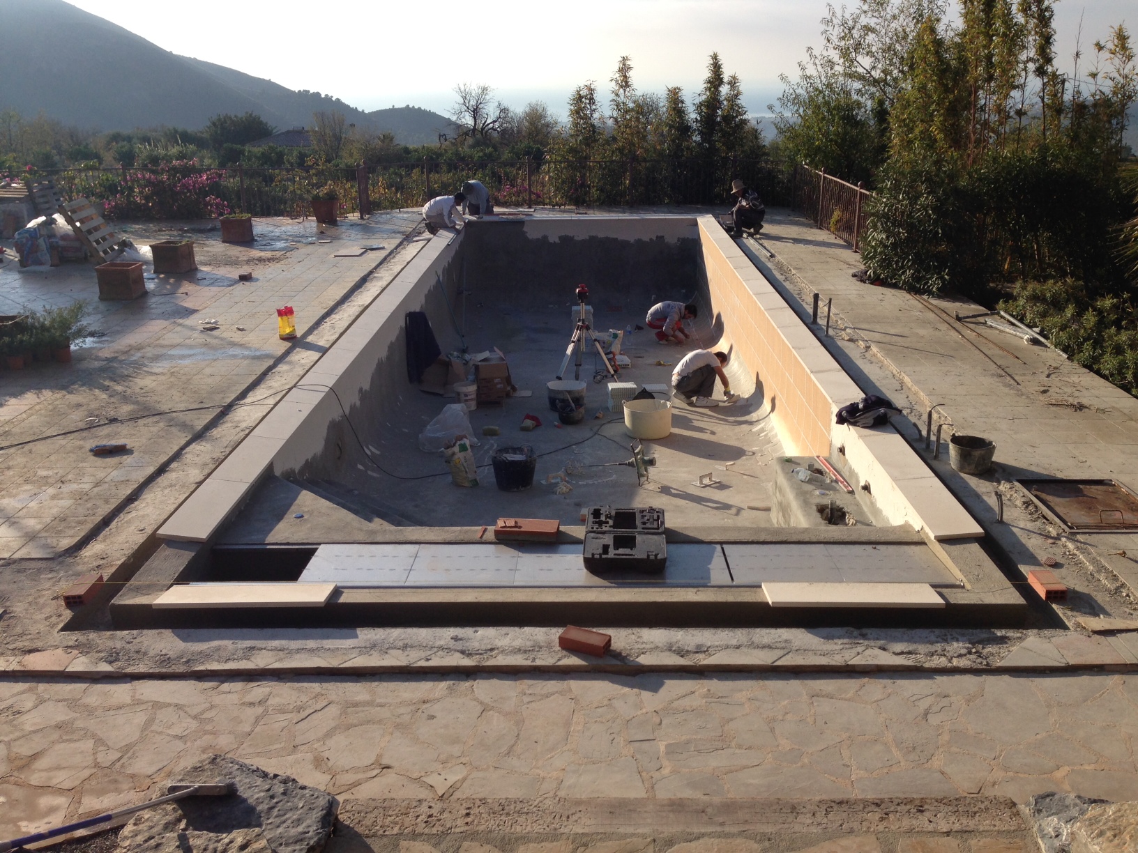 Cómo convertir una piscina de skimmers a piscina infinity o desbordante